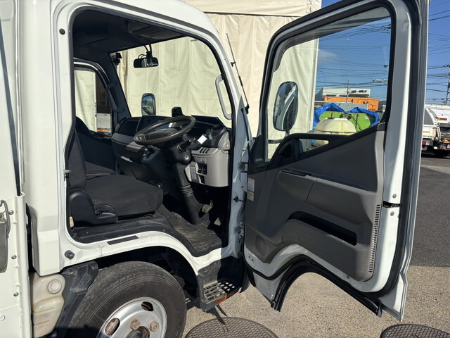 三菱ふそうキャンター平ボディ小型（2t・3t）[写真28]