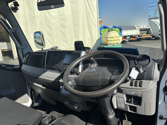 三菱ふそうキャンター平ボディ小型（2t・3t）[写真30]