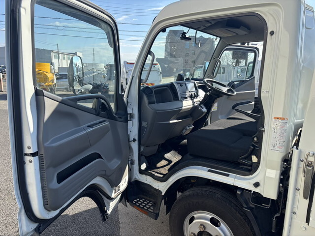 三菱ふそうキャンター平ボディ小型（2t・3t）[写真37]