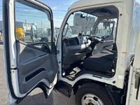 三菱ふそうキャンター平ボディ小型（2t・3t）[写真38]