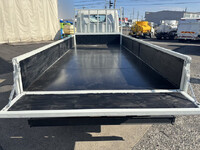 三菱ふそうキャンター平ボディ小型（2t・3t）[写真09]