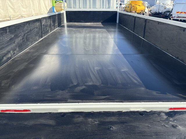 三菱ふそうキャンター平ボディ小型（2t・3t）[写真09]