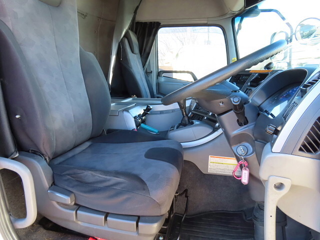 UDトラックスクオントレーラーヘッド（トラクターヘッド）大型（10t）[写真17]