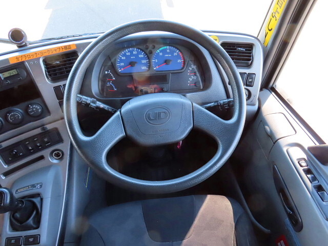 UDトラックスクオントレーラーヘッド（トラクターヘッド）大型（10t）[写真19]