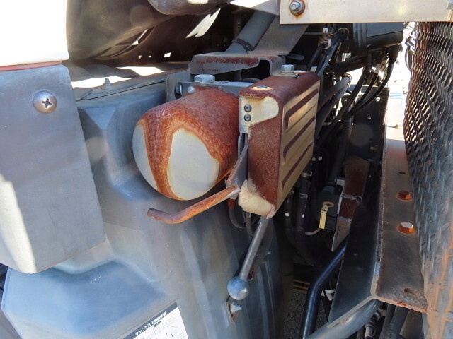 UDトラックスクオントレーラーヘッド（トラクターヘッド）大型（10t）[写真26]