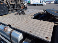 UDトラックスクオントレーラーヘッド（トラクターヘッド）大型（10t）[写真30]