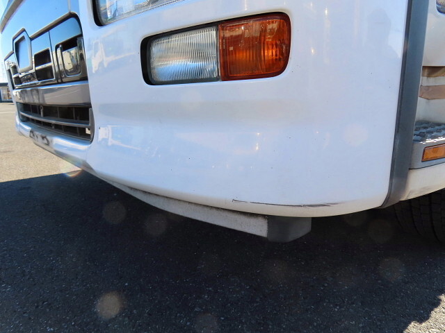 UDトラックスクオントレーラーヘッド（トラクターヘッド）大型（10t）[写真34]