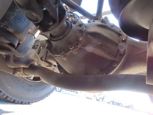 UDトラックスクオントレーラーヘッド（トラクターヘッド）大型（10t）[写真07]