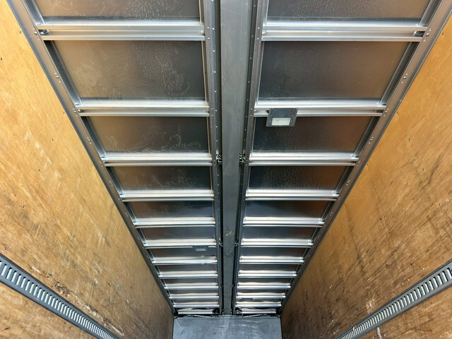 UDトラックスクオンアルミウイング大型（10t）[写真10]