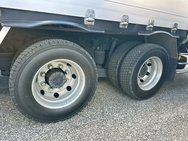 UDトラックスクオンアルミウイング大型（10t）[写真18]