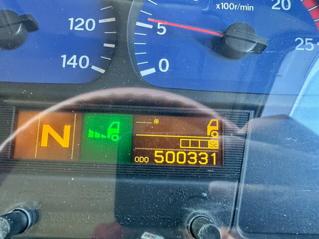 UDトラックスクオンアルミウイング大型（10t）[写真25]