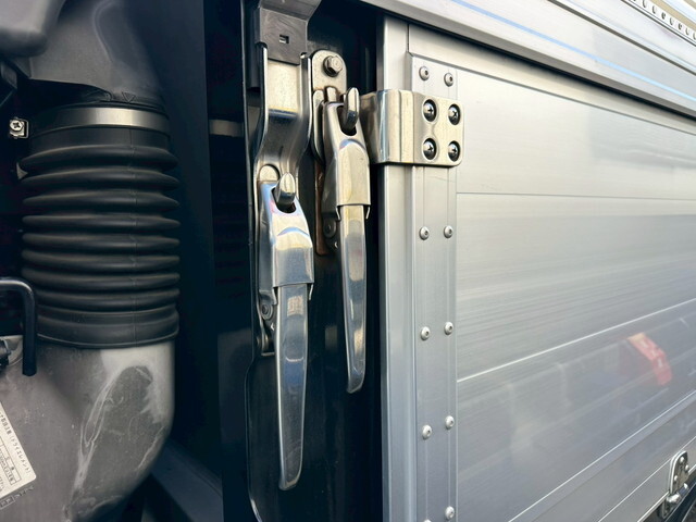 UDトラックスクオンアルミウイング大型（10t）[写真35]