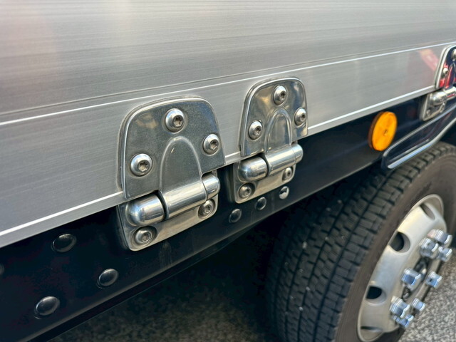 UDトラックスクオンアルミウイング大型（10t）[写真36]