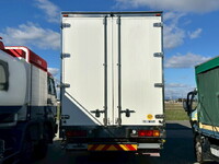 UDトラックスクオンアルミウイング大型（10t）[写真04]