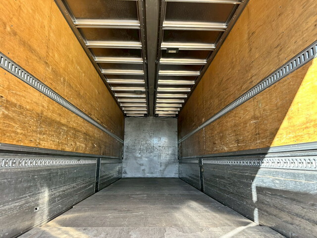 UDトラックスクオンアルミウイング大型（10t）[写真04]