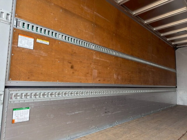 いすゞフォワードアルミウイング中型（4t）[写真10]