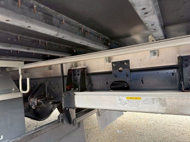 いすゞフォワードアルミウイング中型（4t）[写真14]