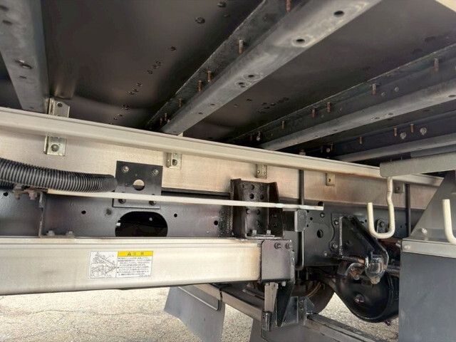 いすゞフォワードアルミウイング中型（4t）[写真15]