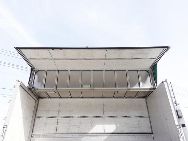 三菱ふそうファイターアルミウイング中型（4t）[写真12]