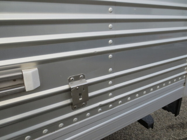 いすゞエルフアルミバン小型（2t・3t）[写真17]