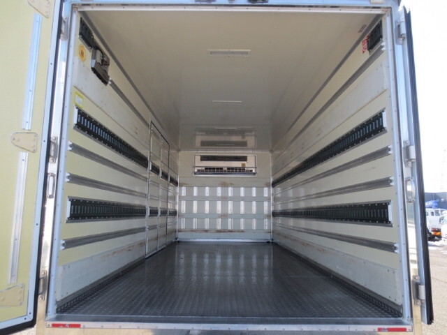 三菱ふそうキャンター冷凍車（冷蔵車）小型（2t・3t）[写真09]