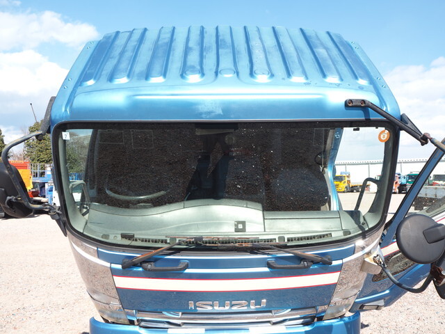 いすゞフォワードコンテナ専用車増トン（6t・8t）[写真12]