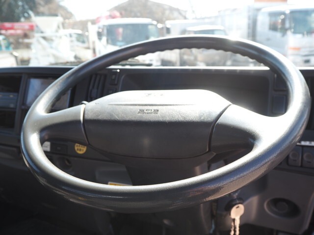 いすゞフォワードコンテナ専用車増トン（6t・8t）[写真32]