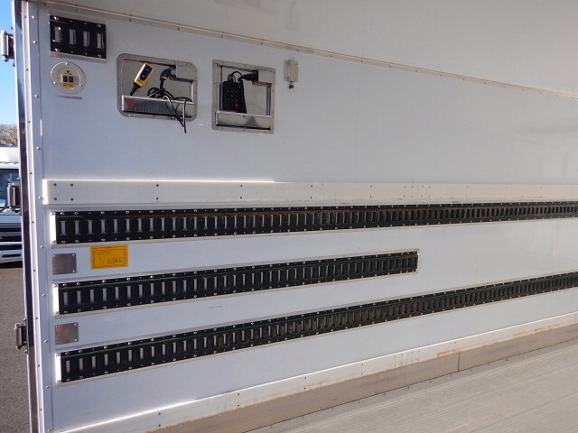 いすゞフォワード冷凍車（冷蔵車）増トン（6t・8t）[写真32]