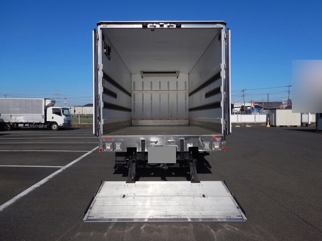 いすゞフォワード冷凍車（冷蔵車）増トン（6t・8t）[写真06]