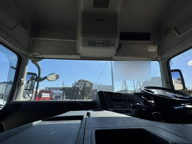 三菱ふそうスーパーグレートコンテナ専用車大型（10t）[写真10]