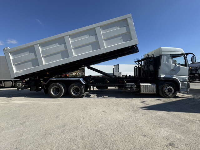 三菱ふそうスーパーグレートコンテナ専用車大型（10t）[写真29]