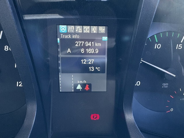 三菱ふそうスーパーグレートコンテナ専用車大型（10t）[写真32]