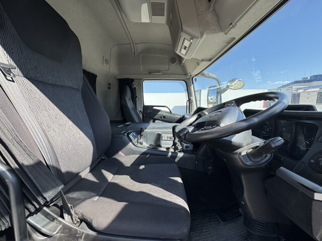 三菱ふそうスーパーグレートコンテナ専用車大型（10t）[写真07]