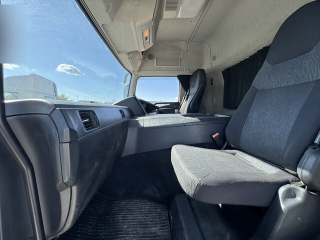 三菱ふそうスーパーグレートコンテナ専用車大型（10t）[写真09]