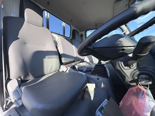 トヨタトヨエース平ボディ小型（2t・3t）[写真16]