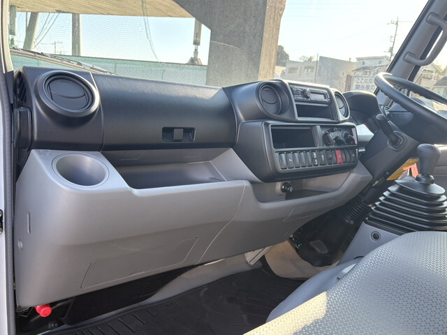 トヨタトヨエース平ボディ小型（2t・3t）[写真22]