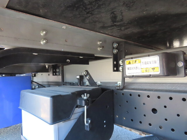 いすゞエルフ冷凍車（冷蔵車）小型（2t・3t）[写真12]