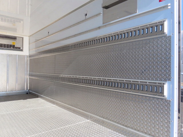 いすゞエルフ冷凍車（冷蔵車）小型（2t・3t）[写真30]