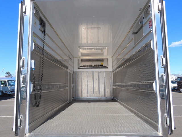 いすゞエルフ冷凍車（冷蔵車）小型（2t・3t）[写真31]