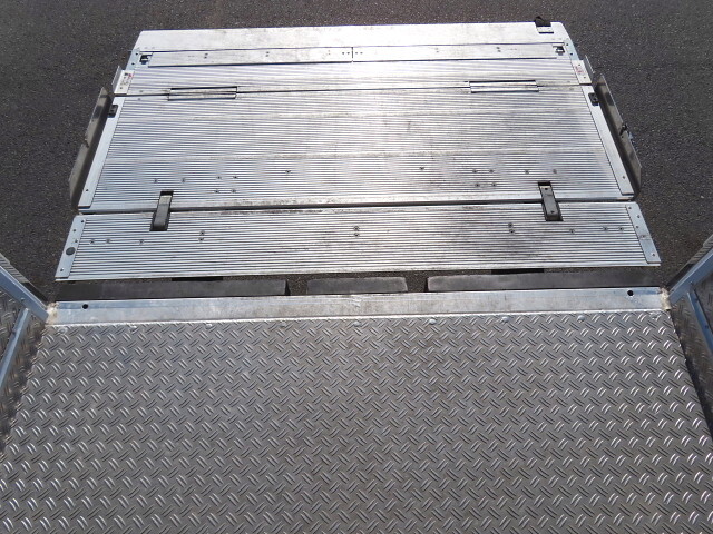 いすゞエルフ冷凍車（冷蔵車）小型（2t・3t）[写真34]