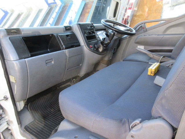 三菱ふそうキャンターコンテナ専用車小型（2t・3t）[写真15]