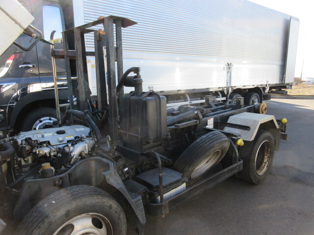 三菱ふそうキャンターコンテナ専用車小型（2t・3t）[写真21]