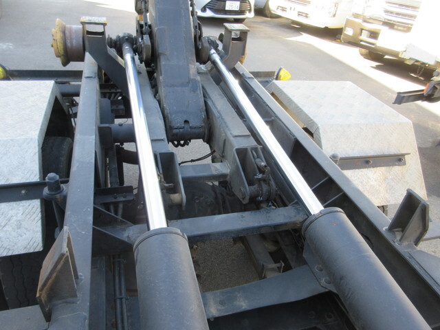 三菱ふそうキャンターコンテナ専用車小型（2t・3t）[写真23]