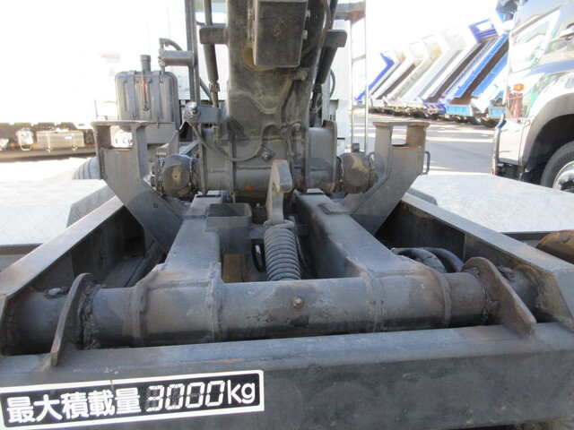 三菱ふそうキャンターコンテナ専用車小型（2t・3t）[写真24]