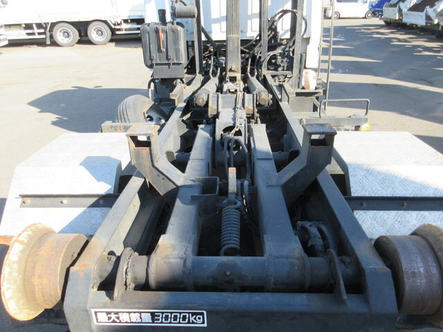 三菱ふそうキャンターコンテナ専用車小型（2t・3t）[写真07]