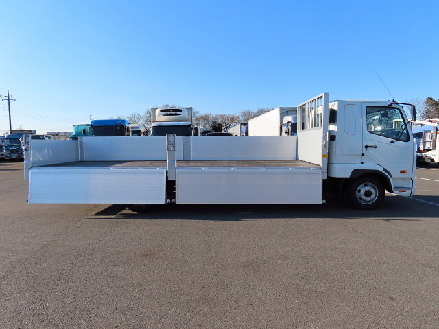 三菱ふそうファイターアルミブロック中型（4t）[写真27]