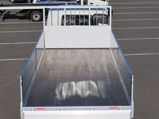 三菱ふそうファイターアルミブロック中型（4t）[写真07]