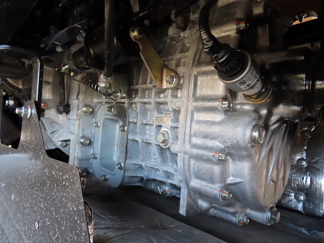 三菱ふそうファイターアルミブロック中型（4t）[写真08]