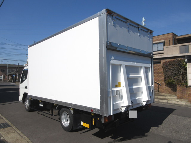 三菱ふそうキャンターパネルバン小型（2t・3t）[写真02]