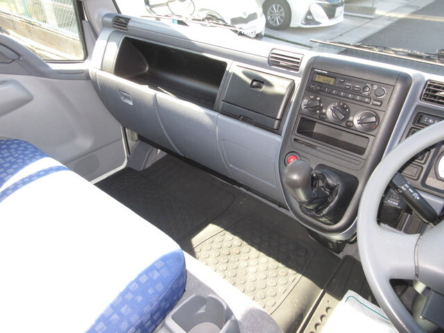 三菱ふそうキャンターパネルバン小型（2t・3t）[写真24]